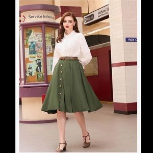 Like new vintage inspired green midi skirt